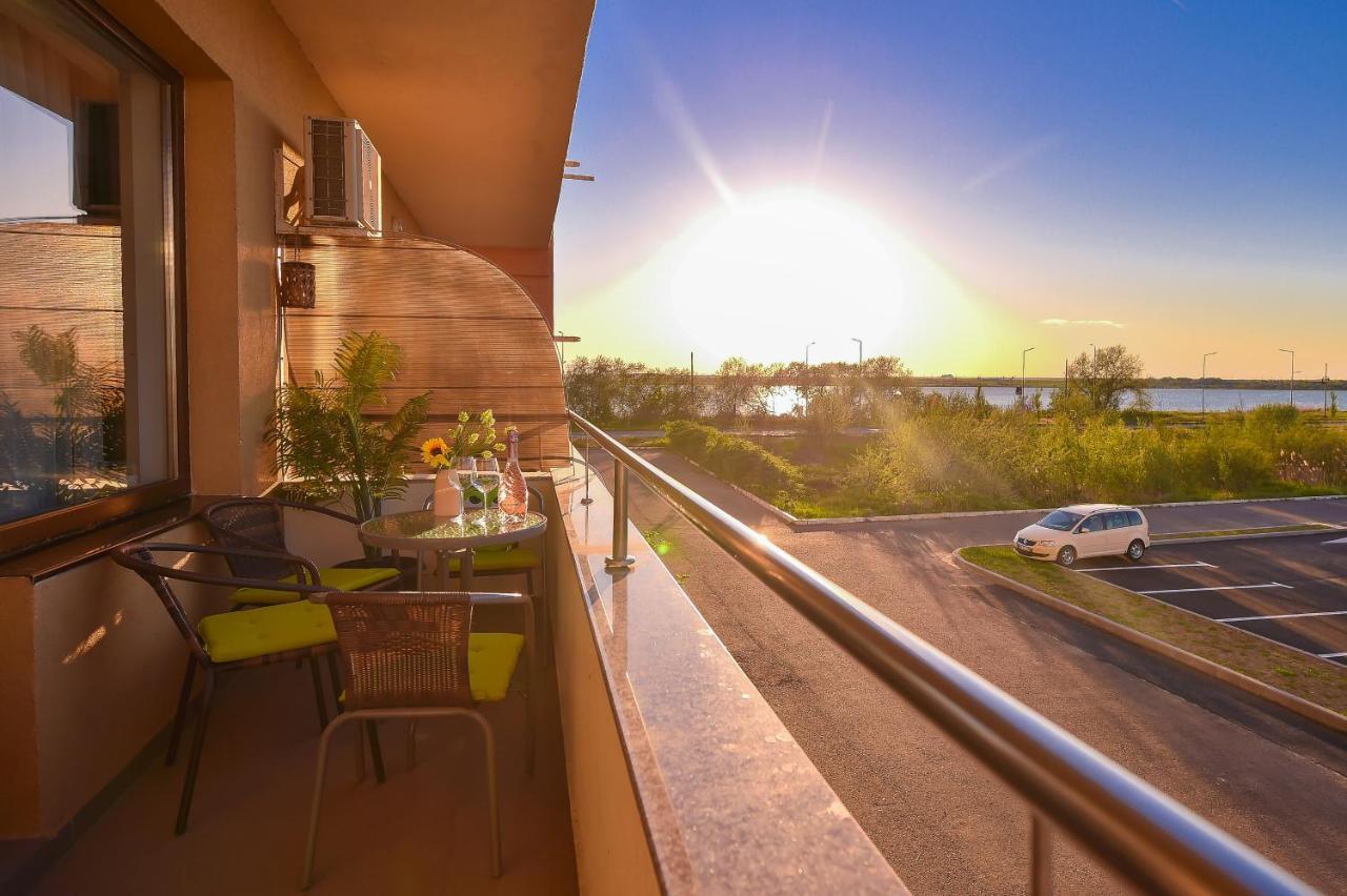 Apartment Summerland Mamaia Exterior foto